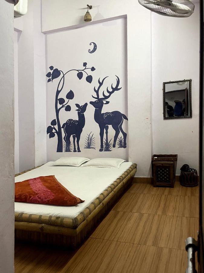 Shri Guest House Варанаси Экстерьер фото