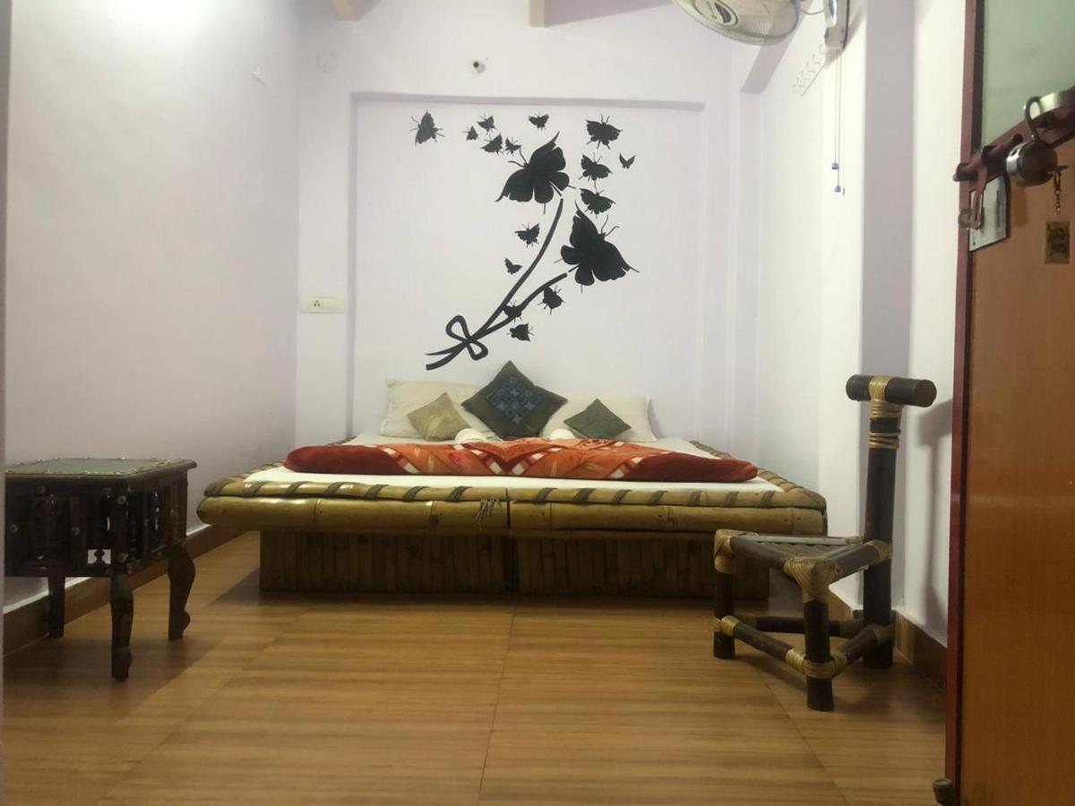 Shri Guest House Варанаси Экстерьер фото