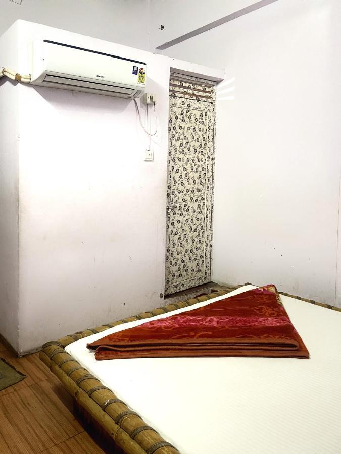 Shri Guest House Варанаси Экстерьер фото