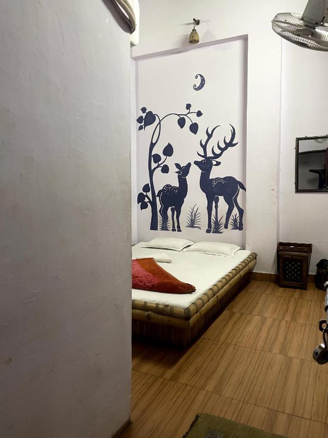 Shri Guest House Варанаси Экстерьер фото
