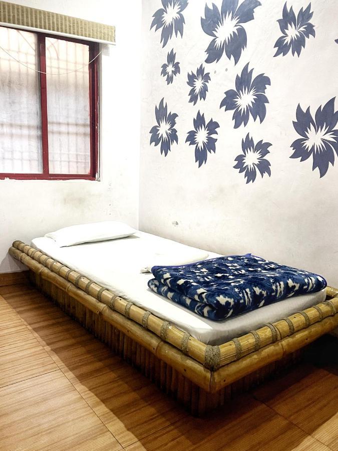 Shri Guest House Варанаси Экстерьер фото