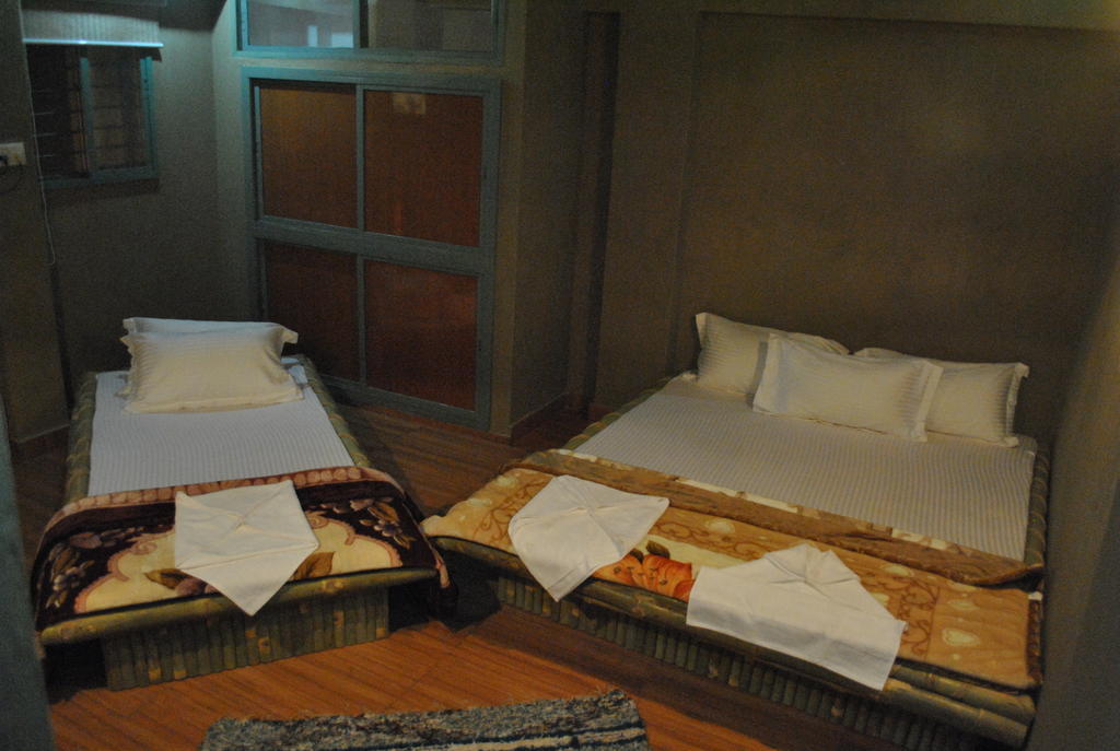 Shri Guest House Варанаси Экстерьер фото