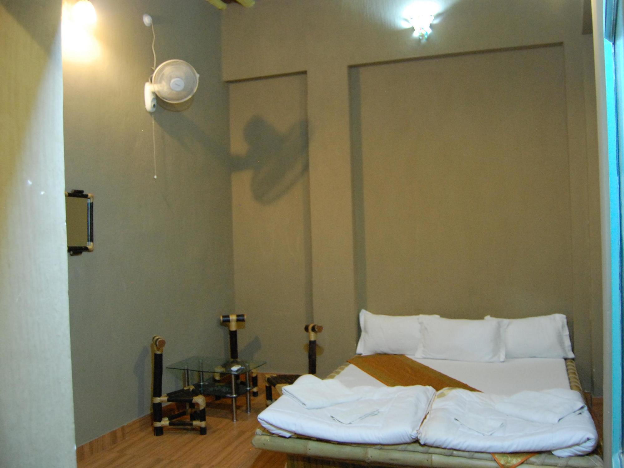 Shri Guest House Варанаси Экстерьер фото