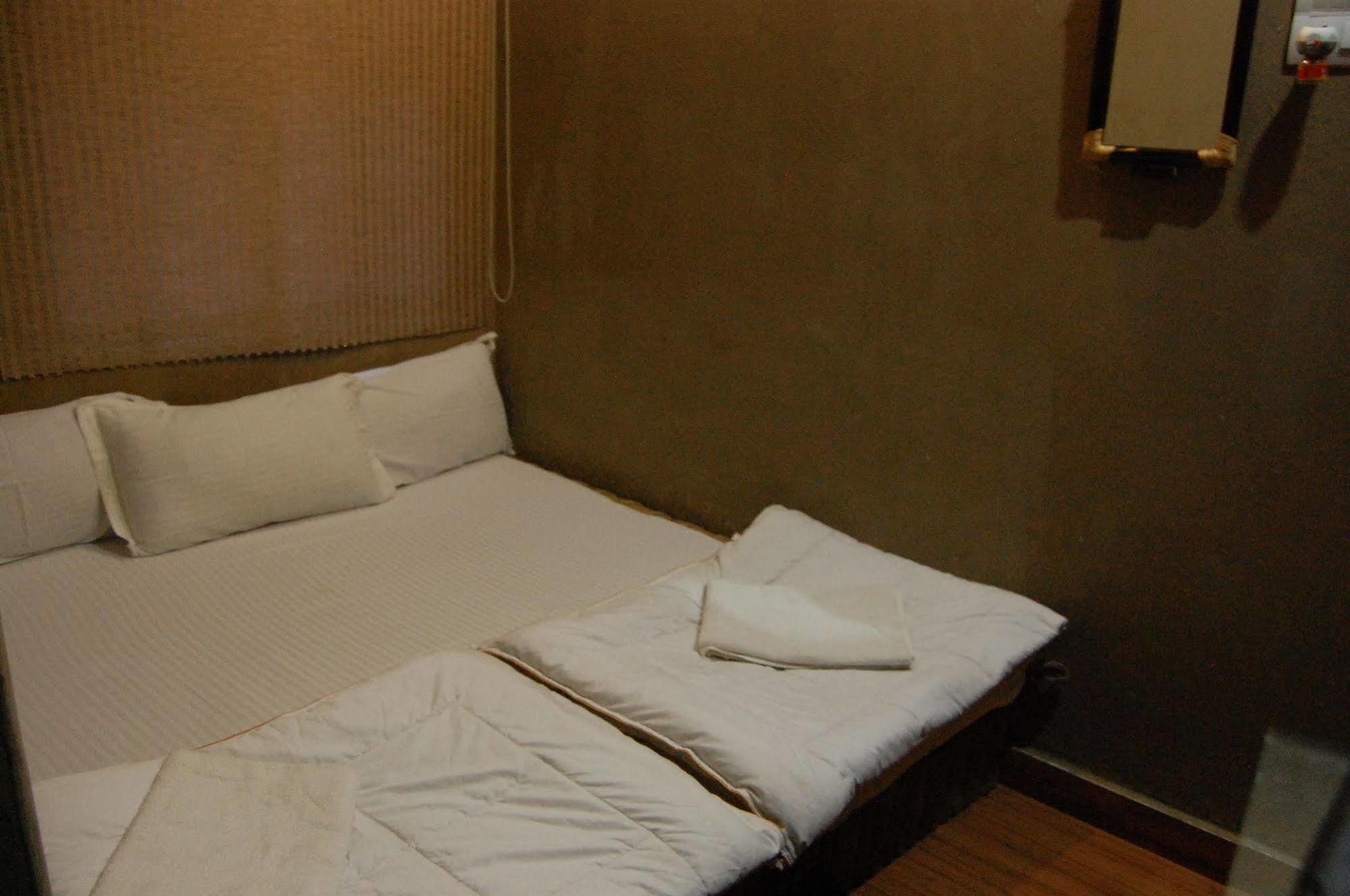 Shri Guest House Варанаси Экстерьер фото