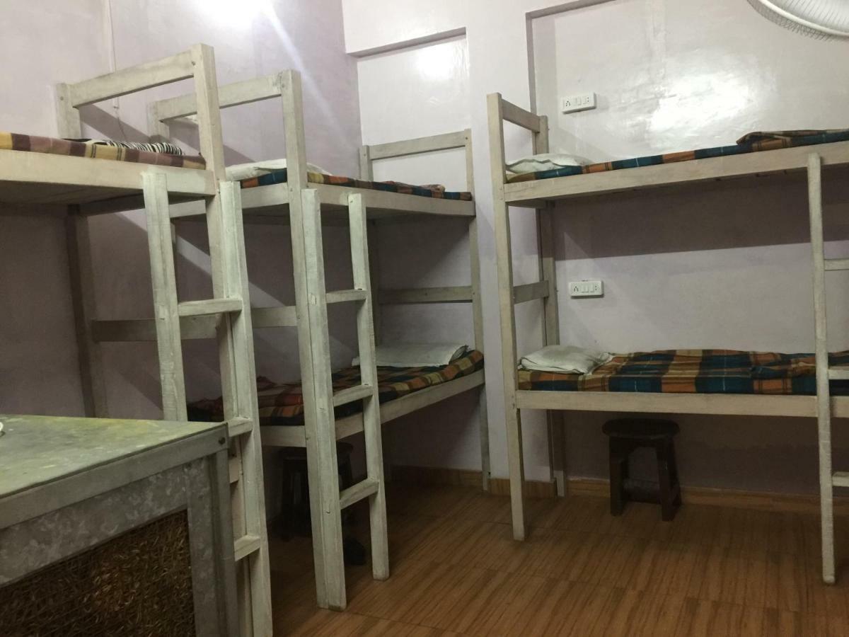 Shri Guest House Варанаси Экстерьер фото
