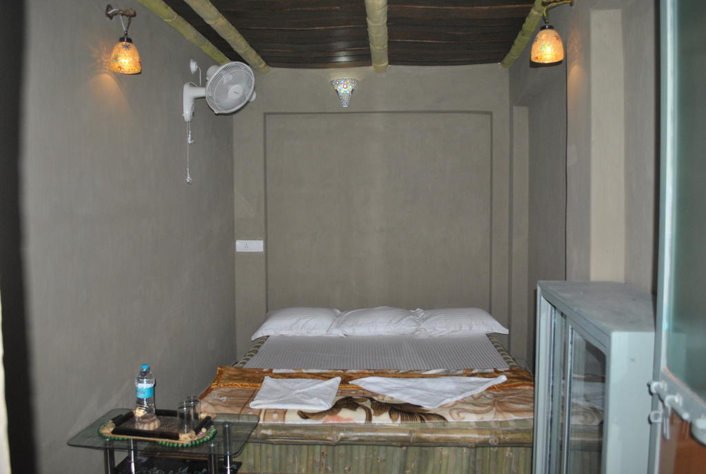 Shri Guest House Варанаси Экстерьер фото